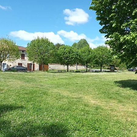 شقة Au Bord De La Riviere Verteuil-sur-Charente المظهر الخارجي الصورة
