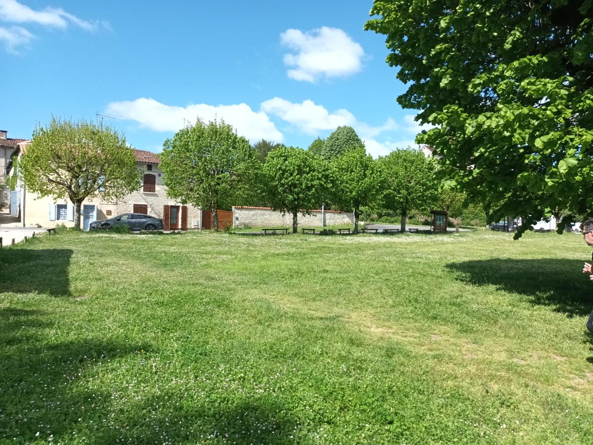 شقة Au Bord De La Riviere Verteuil-sur-Charente المظهر الخارجي الصورة