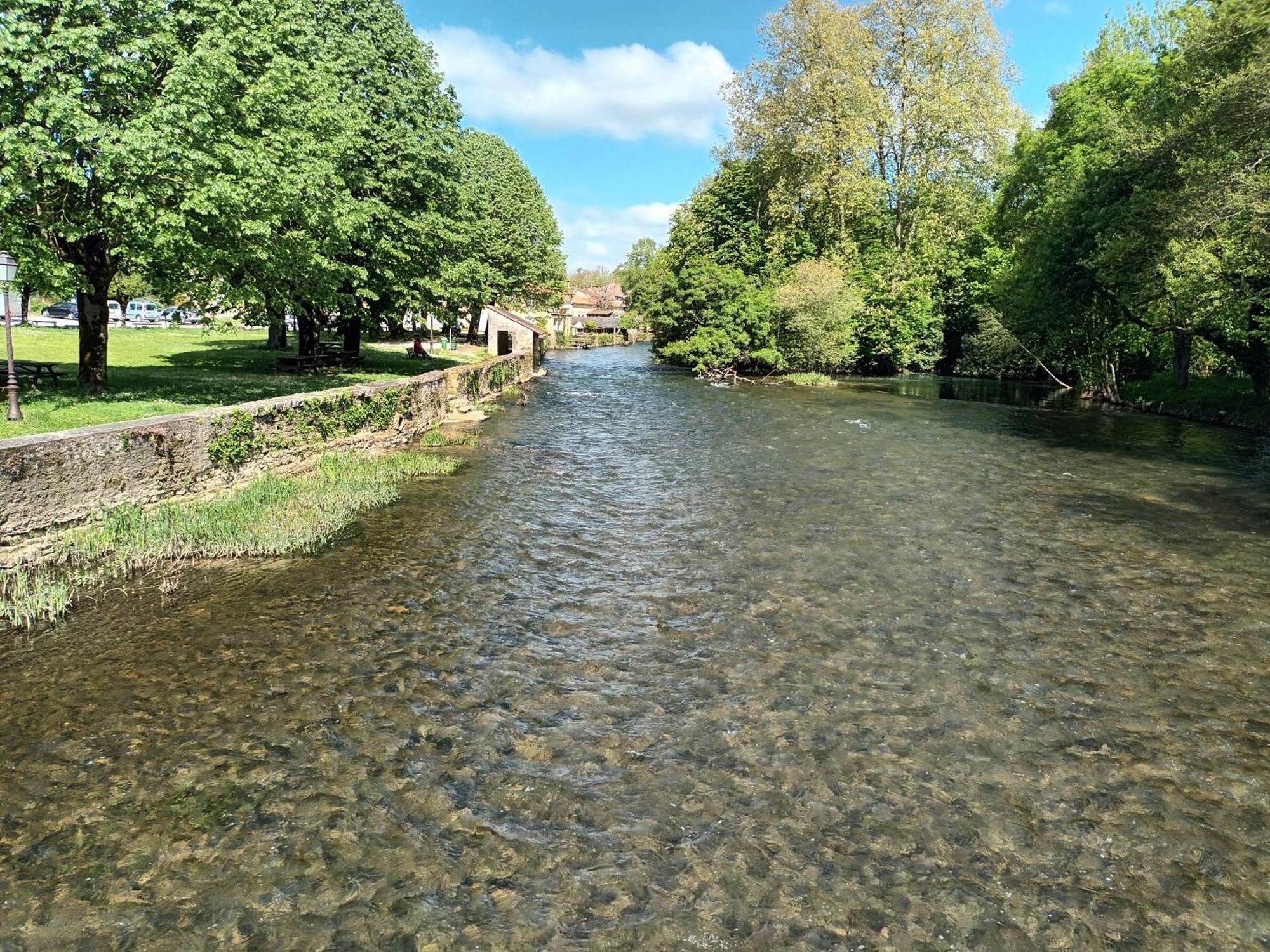 شقة Au Bord De La Riviere Verteuil-sur-Charente المظهر الخارجي الصورة
